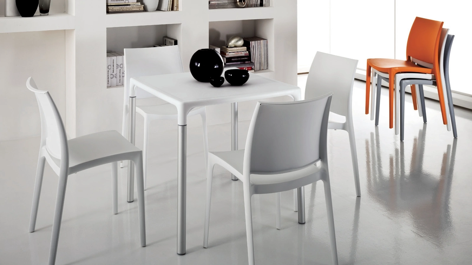 Sedia impilabile Marina in polipropilene di Gipi Le Sedie