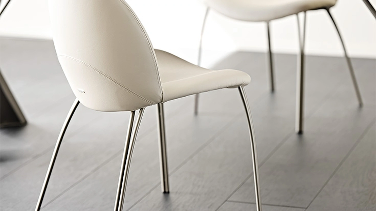 Sedia in ecopelle con struttura leggera in acciaio Holly Cattelan Italia