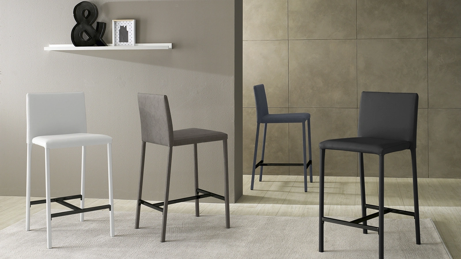 Sgabello Kids C con struttura in metallo completamente rivestito in ecopelle di Zamagna