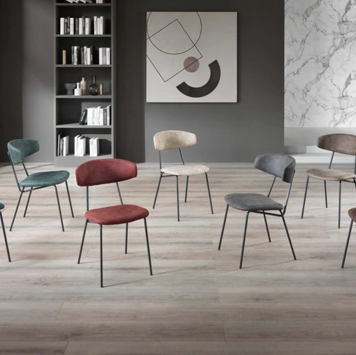 Sedia Lea con schienale e seduta in microfibra e struttura in acciaio di Gipi Le Sedie