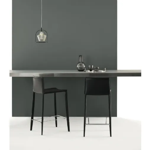 Sgabello Linda completamente rivestito in cuoio di Bontempi