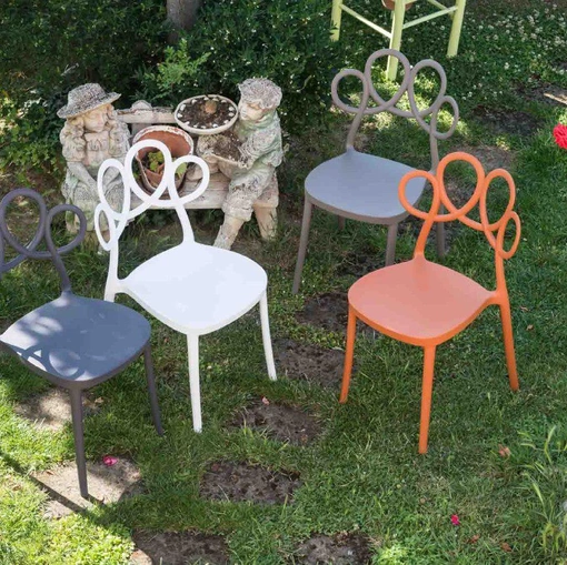 Sedia impilabile Lola in polipropilene di Gipi Le Sedie