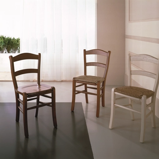 Sedia M24 in faggio e frassino sagomato con seduta impagliata o in legno di Gipi Le Sedie