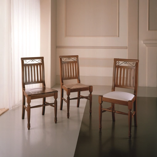 Sedia M65T e M65TF in faggio sagomato curvato e tornito con fregio in metallo curvato verniciato di Gipi Le Sedie