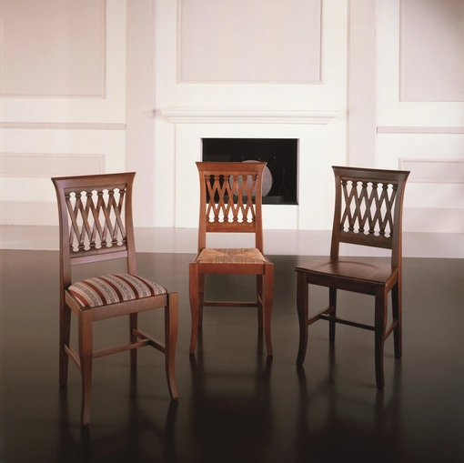 Sedia M86 in faggio sagomato e curvato con seduta in legno, in paglia o rivestita in tessuto imbottito di Gipi Le Sedie