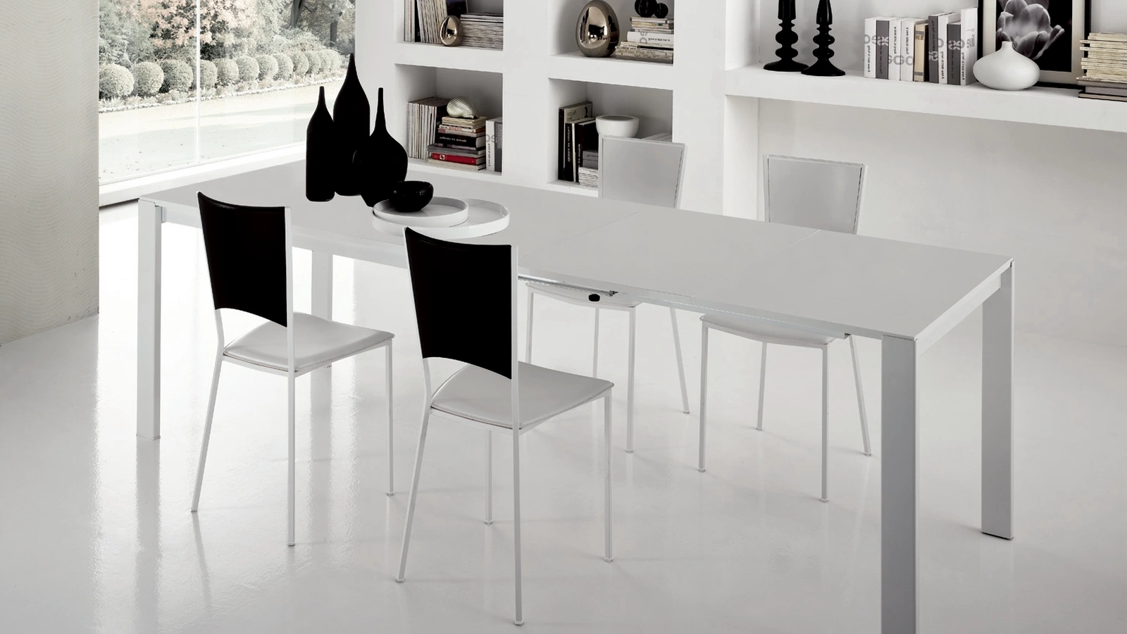 Sedia Milly con sedile e schienale rivestiti in cuoietto e struttura in metallo di Gipi Le Sedie