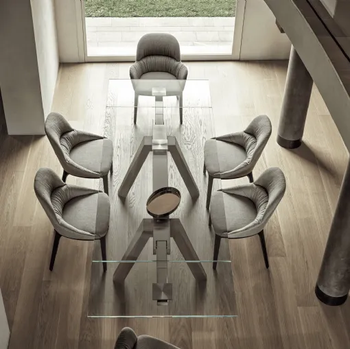 Sedia Queen in tessuto imbottito con gambe in legno massello di Bontempi