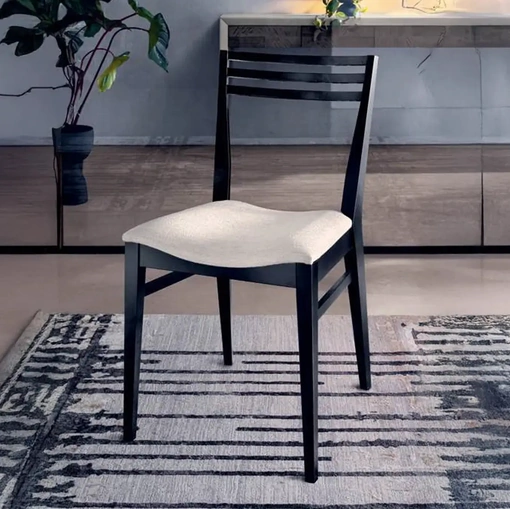 Sedia Rododendro in legno laccato Nero e seduta in tessuto Bianco di Le Fablier