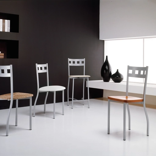 Sedia e Sgabello moderni con struttura in metallo curvato Titti di Gipi Le Sedie