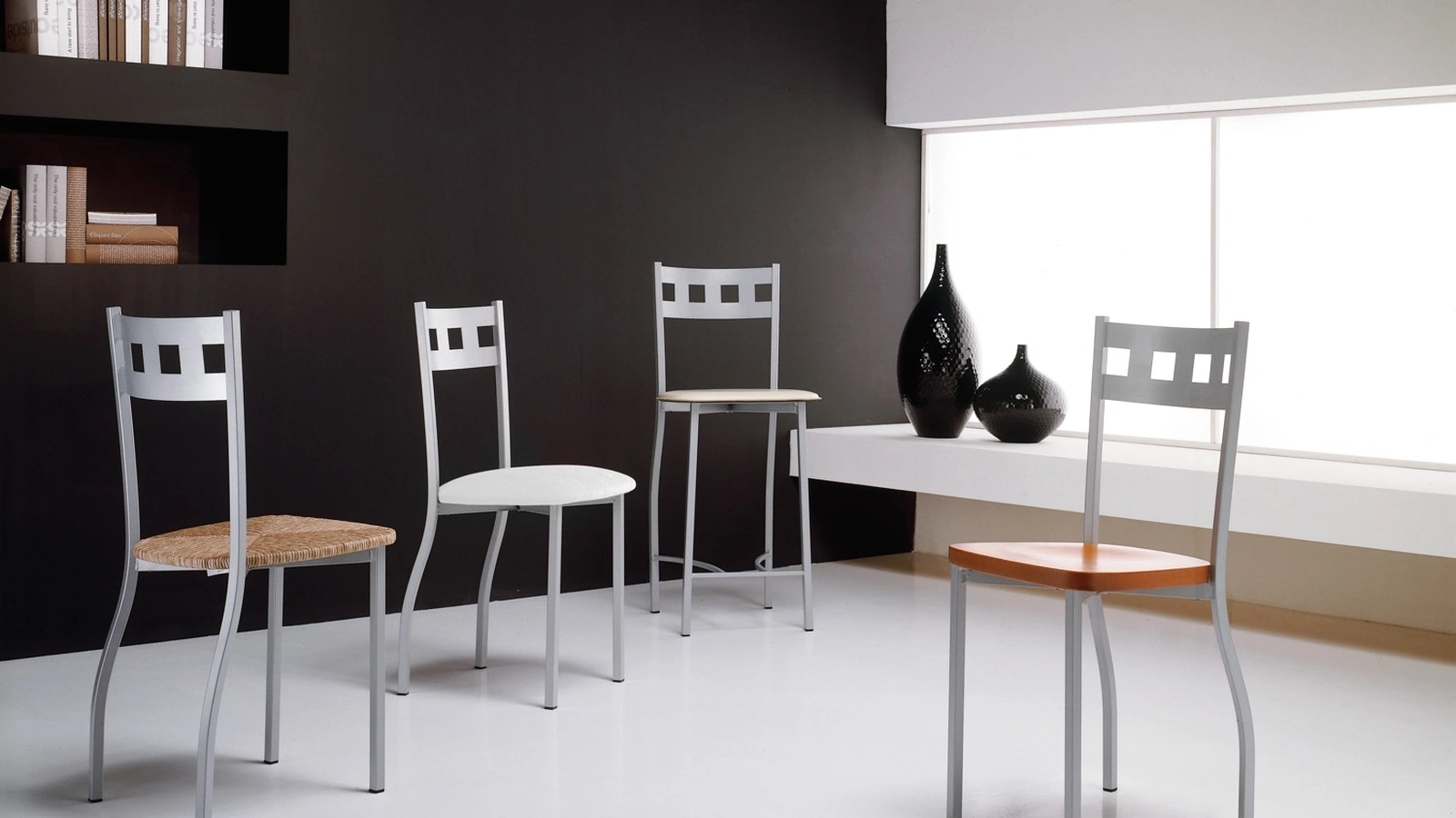 Sedia e Sgabello moderni con struttura in metallo curvato Titti di Gipi Le Sedie