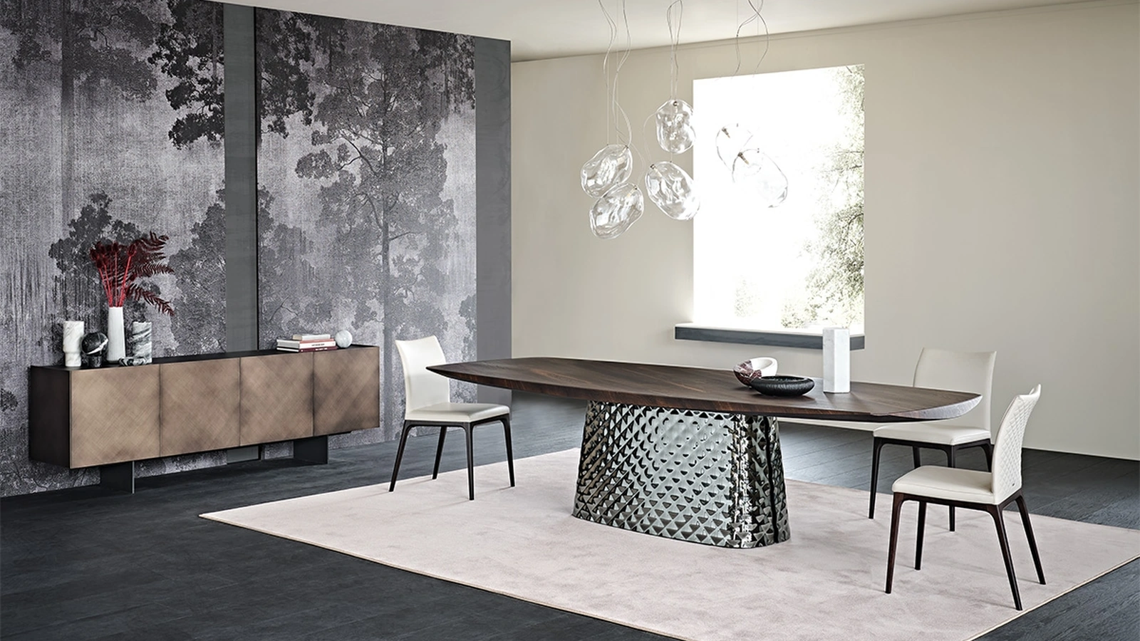 Tavolo con base in cristallo specchiato e piano in legno Atrium Wood di Cattelan Italia