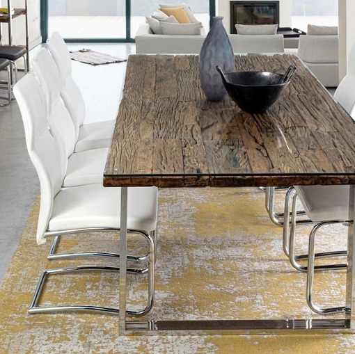 Tavolo Stanton con top in legno riciclato e vetro di Bizzotto