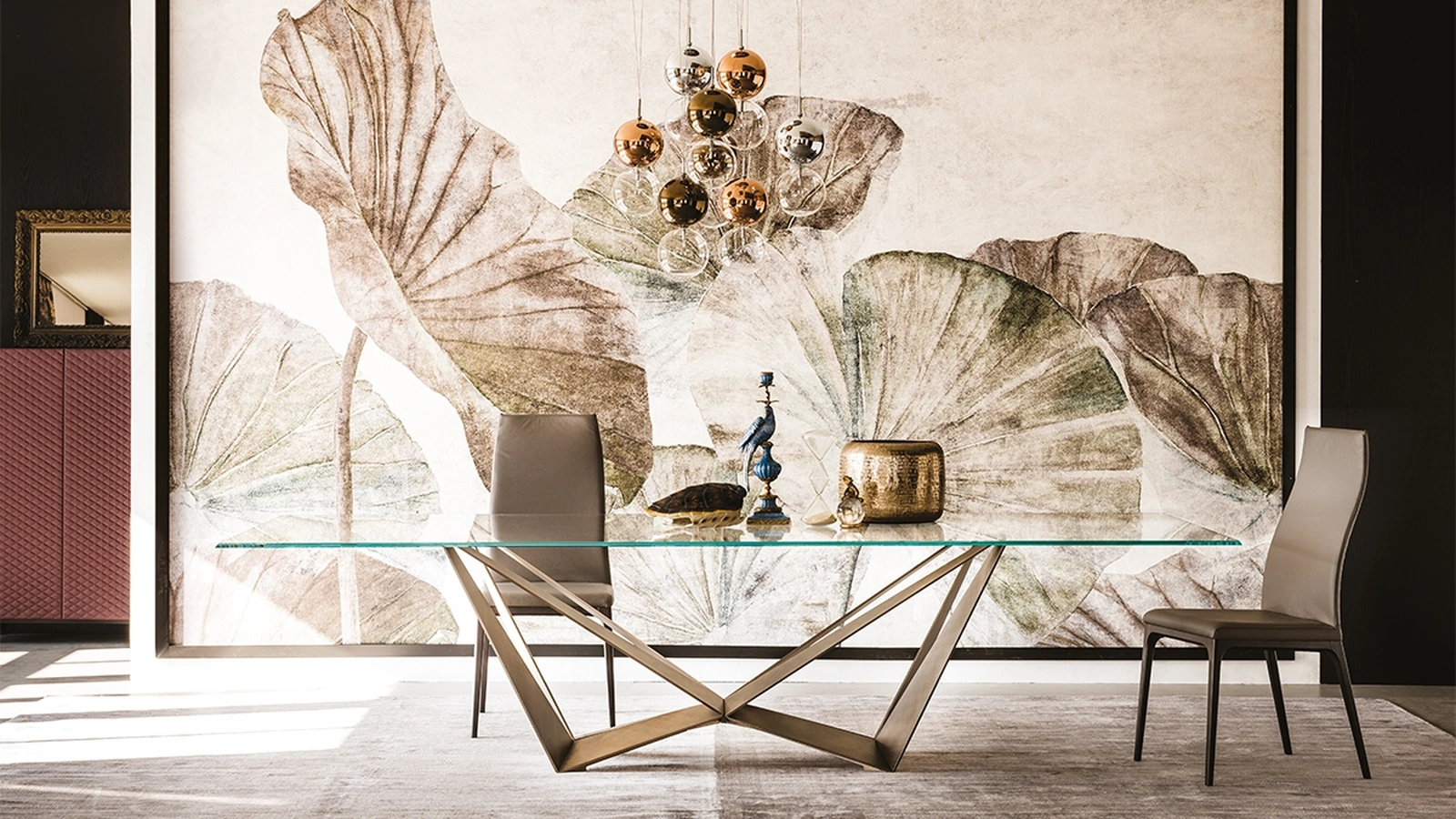 Tavolo con base in acciaio e piano in cristallo Skorpio di Cattelan Italia