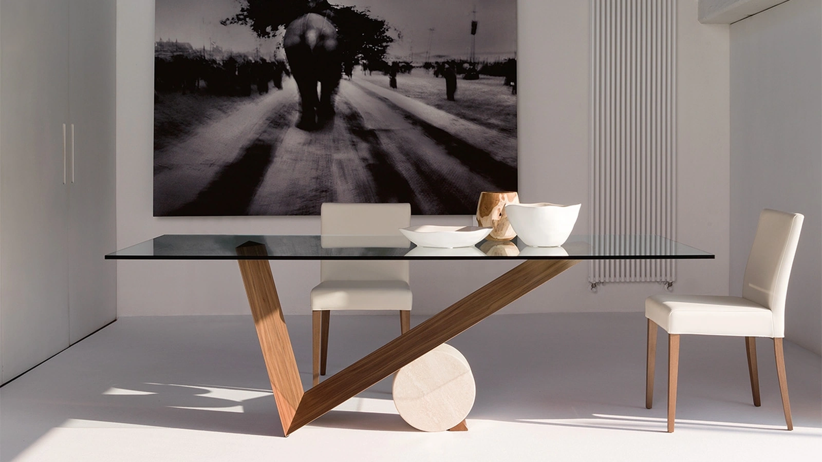 Tavolo in vetro con base in legno Valentino di Cattelan Italia