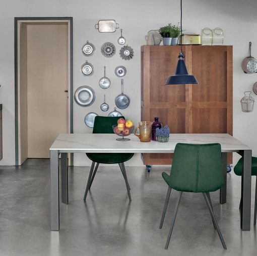 Tavolo allungabile Enea con top in gres porcellanato e gambe in metallo verniciato di Target Point