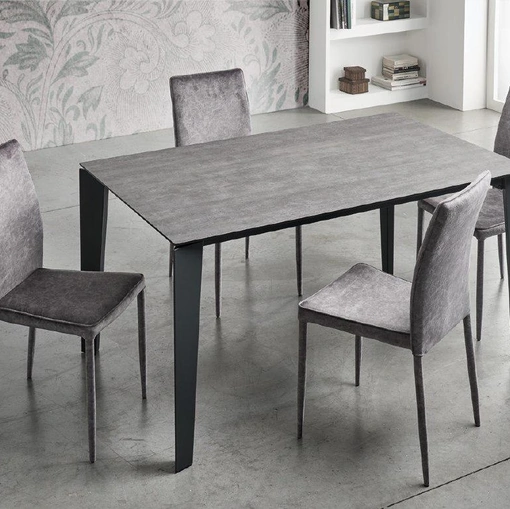 Tavolo allungabile Kiew con top in laminato e base in alluminio di Gipi Le Sedie