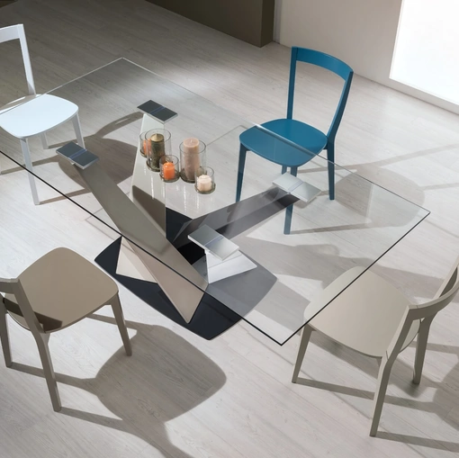 Tavolo Twist con top in Vetro temperato e basamento in acciaio verniciato di Gipi Le Sedie