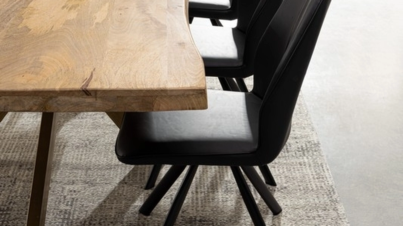 Tavolo in legno Jaidev di Bizzotto