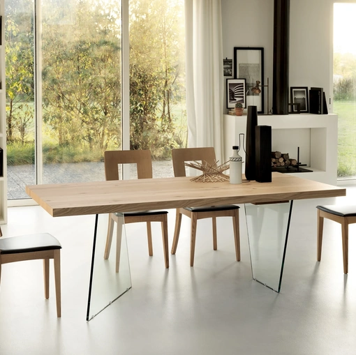 Tavolo Lumia in Rovere impiallacciato con gambe in vetro di Gipi Le Sedie