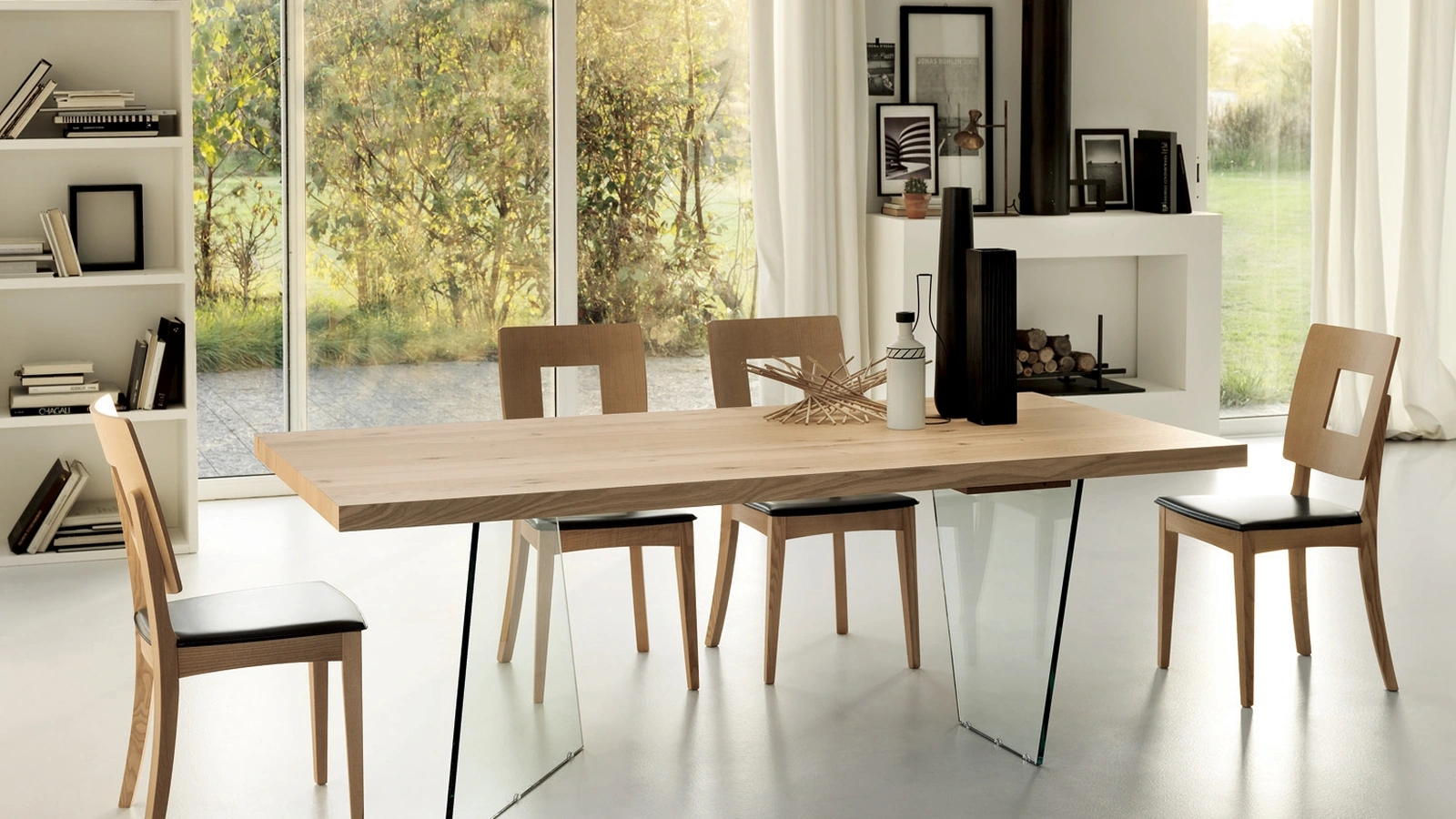 Tavolo Lumia in Rovere impiallacciato con gambe in vetro di Gipi Le Sedie