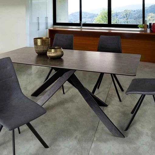 Tavolo Messier con top in ceramica di Bizzotto