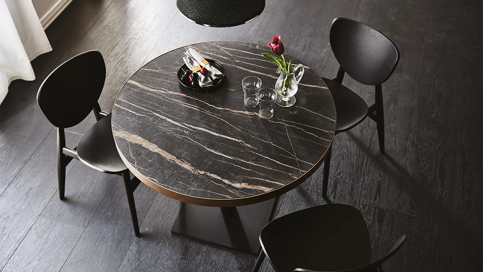 Tavolo rotondo in ceramica con base quadrata Ribot Keramik Bistrot di Cattelan Italia