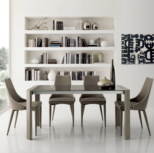 Tavolo allungabile Sting in vetro con gambe in frassino massello di Gipi Le Sedie