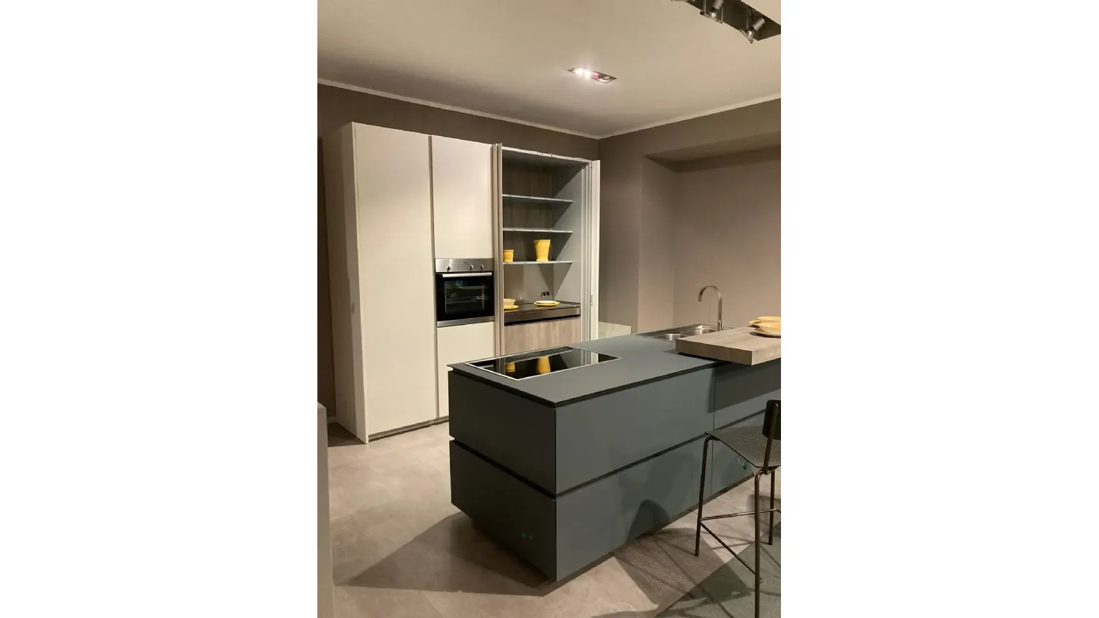 Cucina con isola Ernestomeda Obliqua SCONTATA 56%