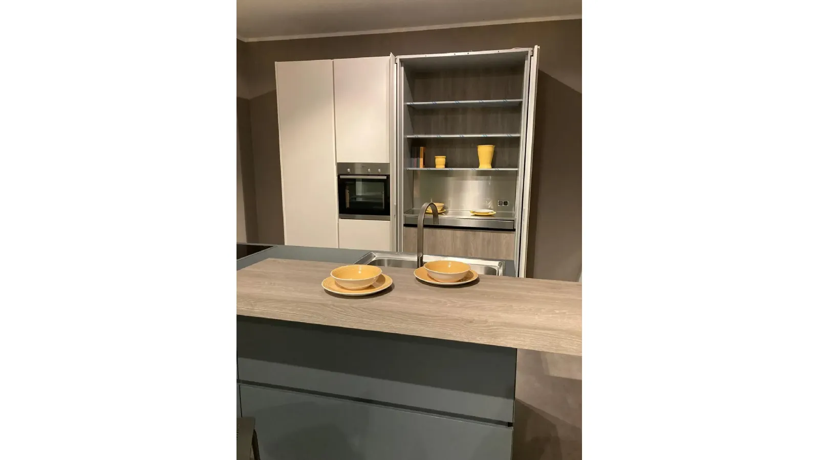 Cucina con isola Ernestomeda Obliqua SCONTATA 56%