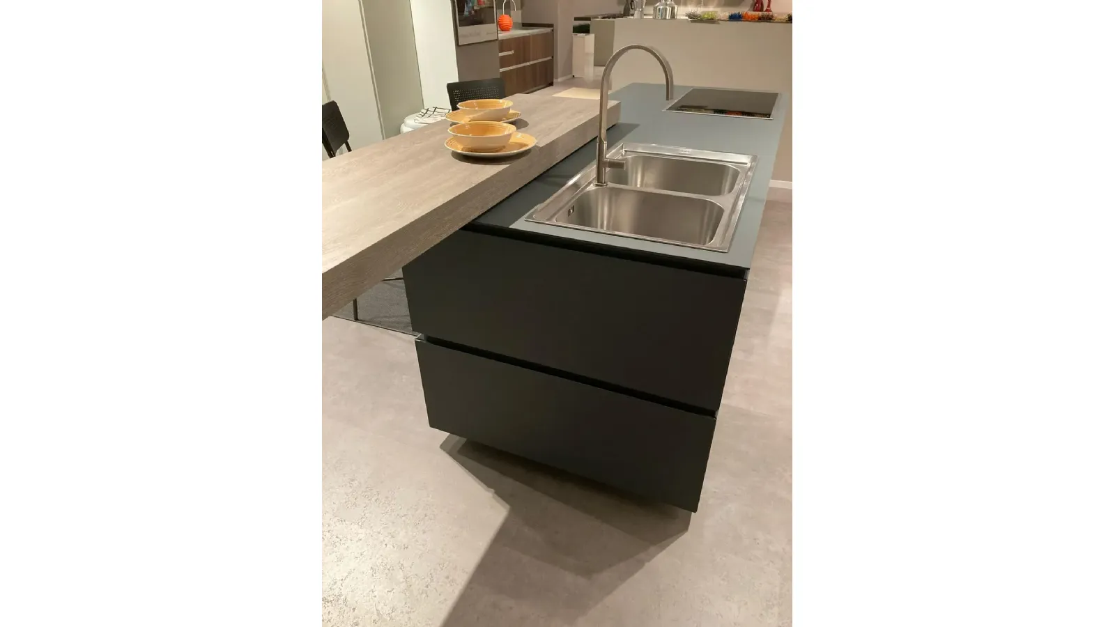 Cucina con isola Ernestomeda Obliqua SCONTATA 56%