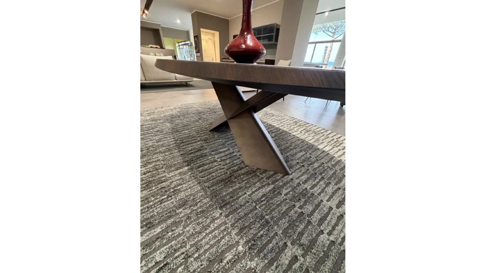 Tavolo in legno sagomatoTyron Wood Cattelan a prezzo outlet