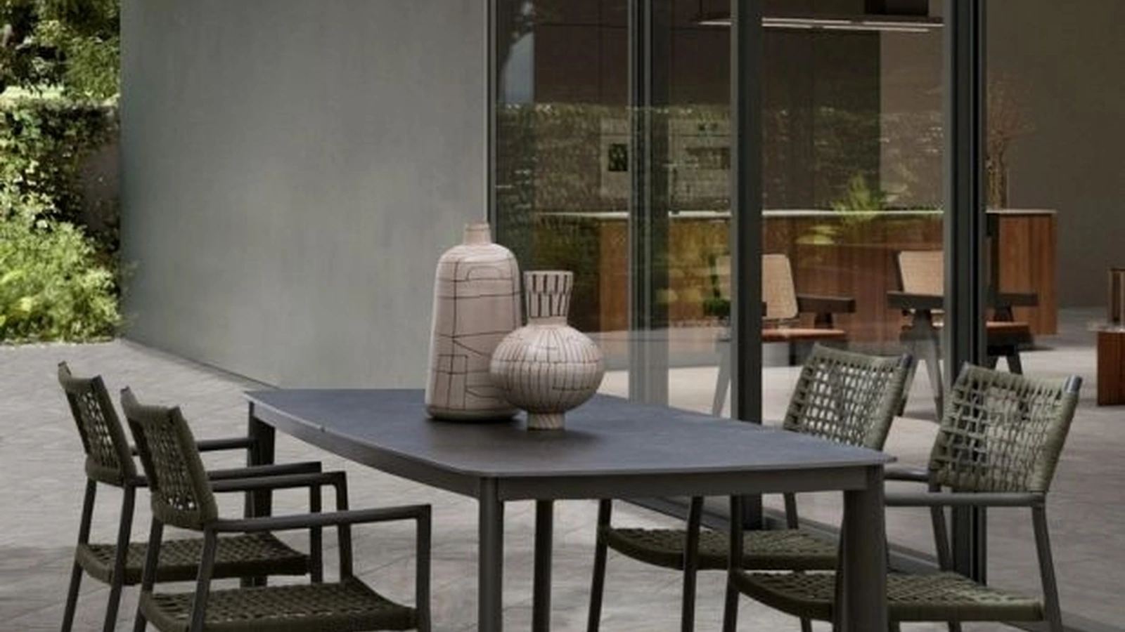 Tavolo Alcora con top in pietra di Bizzotto