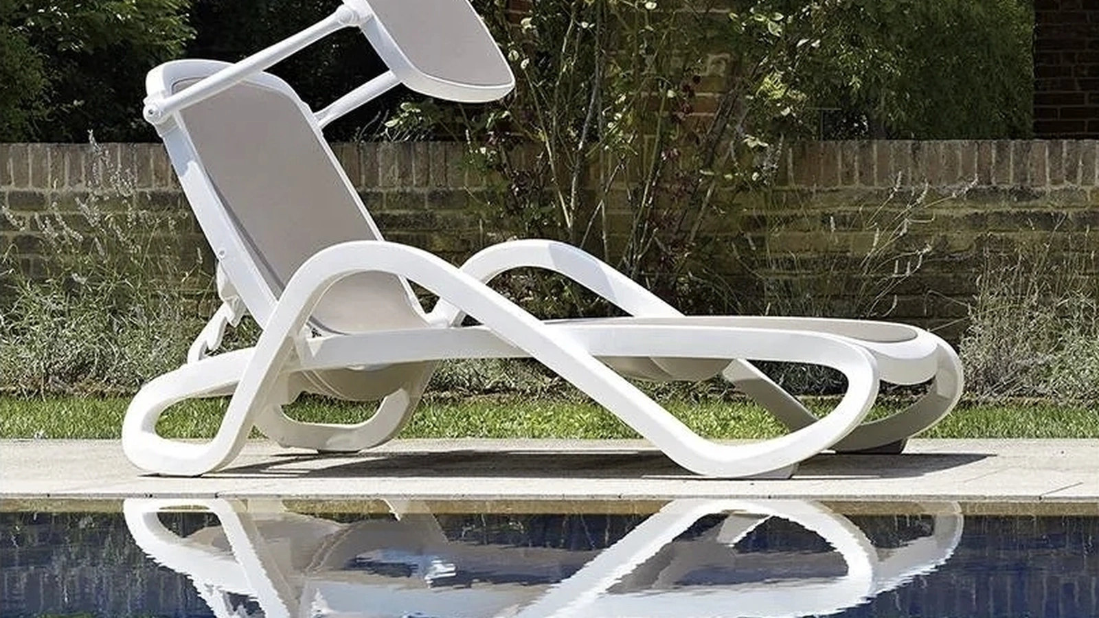 Lettino prendisole impilabile Alfa di Nardi