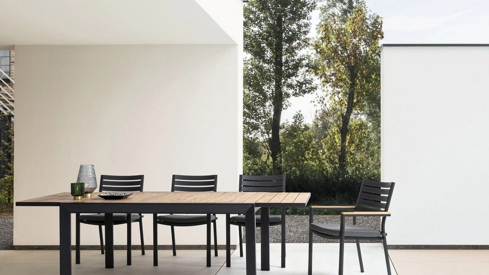 Tavolo Belmar in alluminio effetto legno di Bizzotto