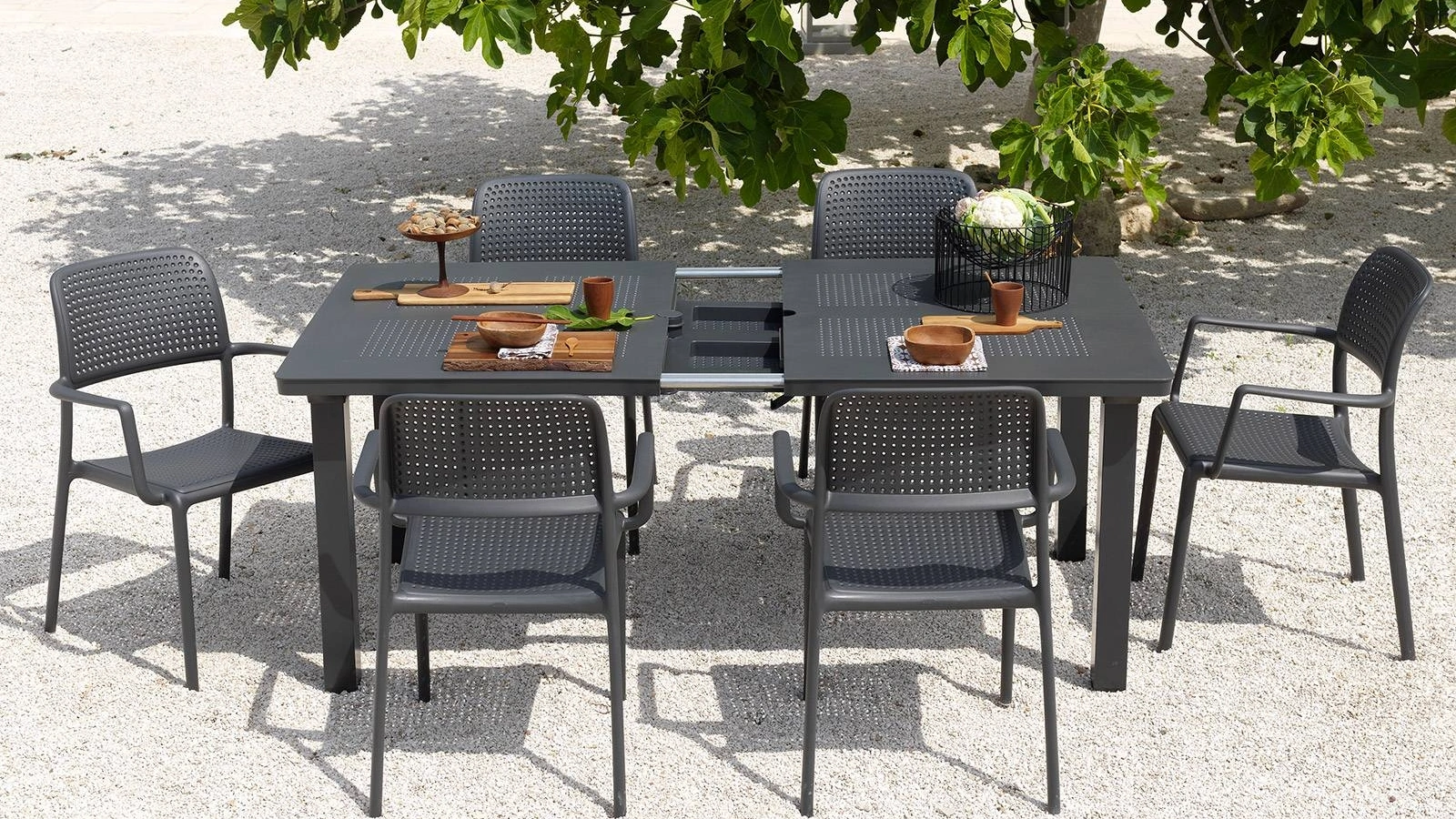 Sedia impilabile per esterni con braccioli Bora di Nardi