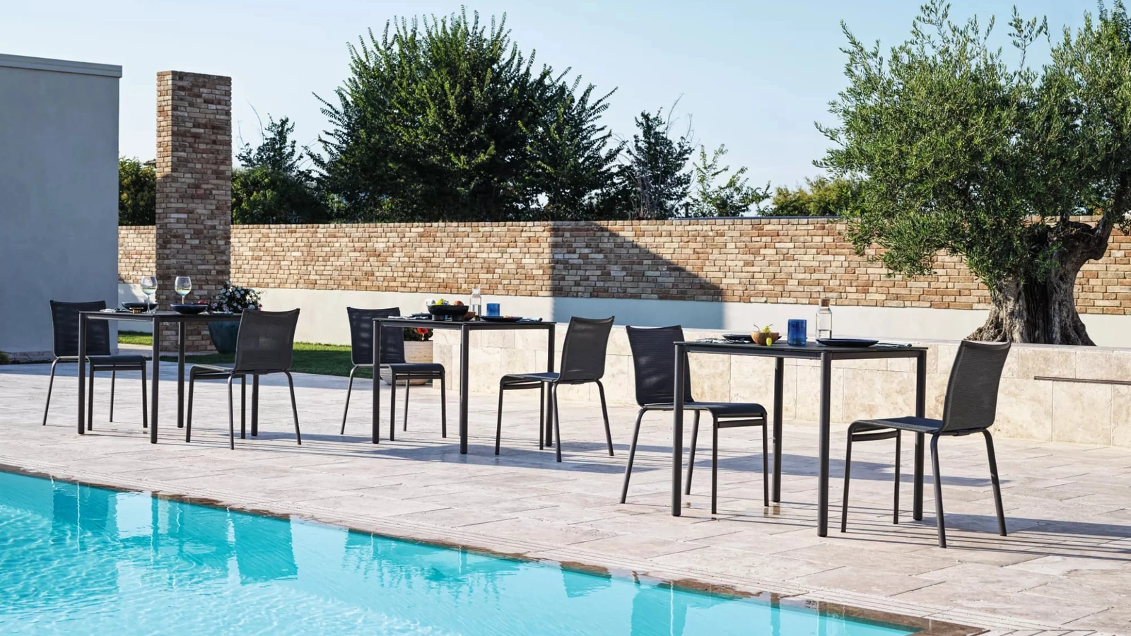 Sedia da giardino impilabile Net Outdoor con rivestimento in Texplast e struttura in acciaio laccato di Bontempi