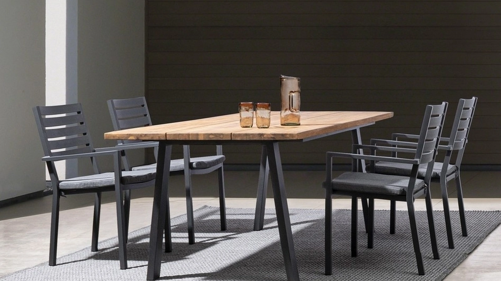 Tavolo in legno di Acacia e acciaio Oslo di Bizzotto