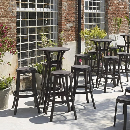 Sgabelli da esterni in polipropilene Stack di Nardi