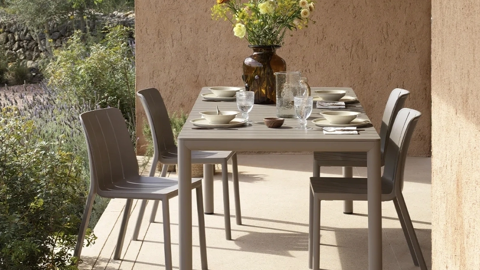 Tavolo allungabile in polipropilene Tevere 147 di Nardi