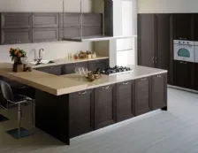 Cucina con Isola in Legno