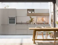 Cucina in Linea Laccato Opaco e Rovere